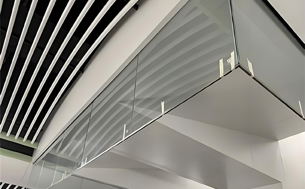 乌鲁木齐玻璃挡烟垂壁