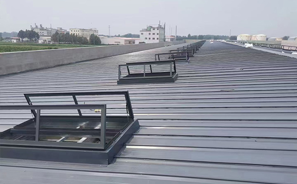 某中学室内体育馆乌鲁木齐排烟窗改造项目