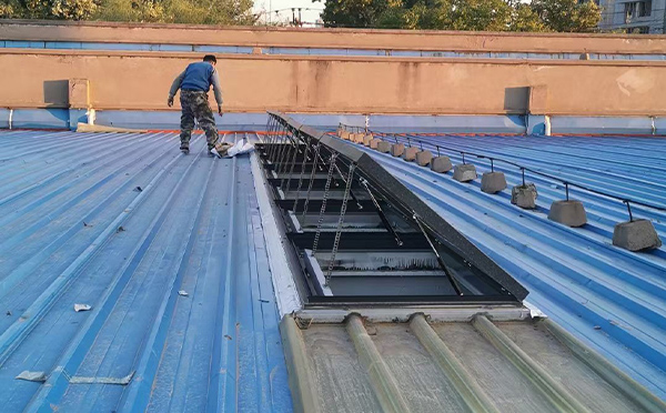 某区域性物流仓储中心乌鲁木齐排烟窗系统安装项目