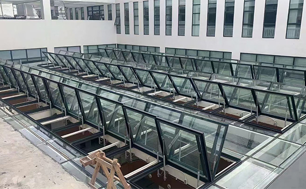 百安科技有限公司近期乌鲁木齐排烟窗项目案例分享 百安科技有限公司近期乌鲁木齐排烟窗项目案例分享