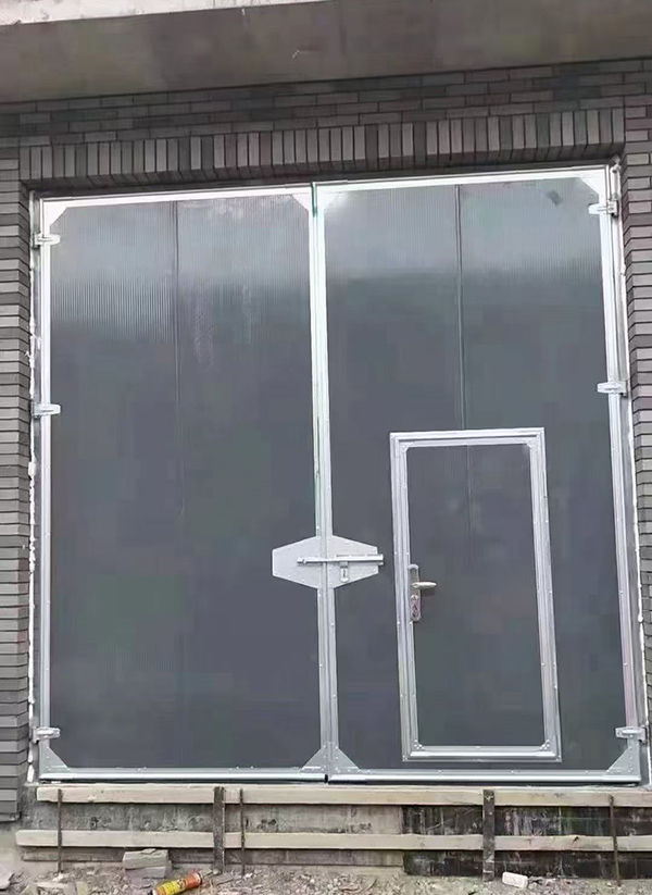 乌鲁木齐工业平开门在大型设备制造车间的应用实例